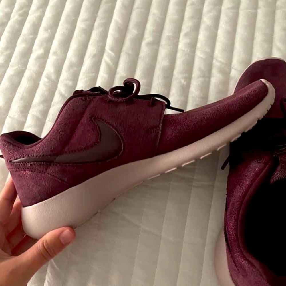 Nike tennis shoes